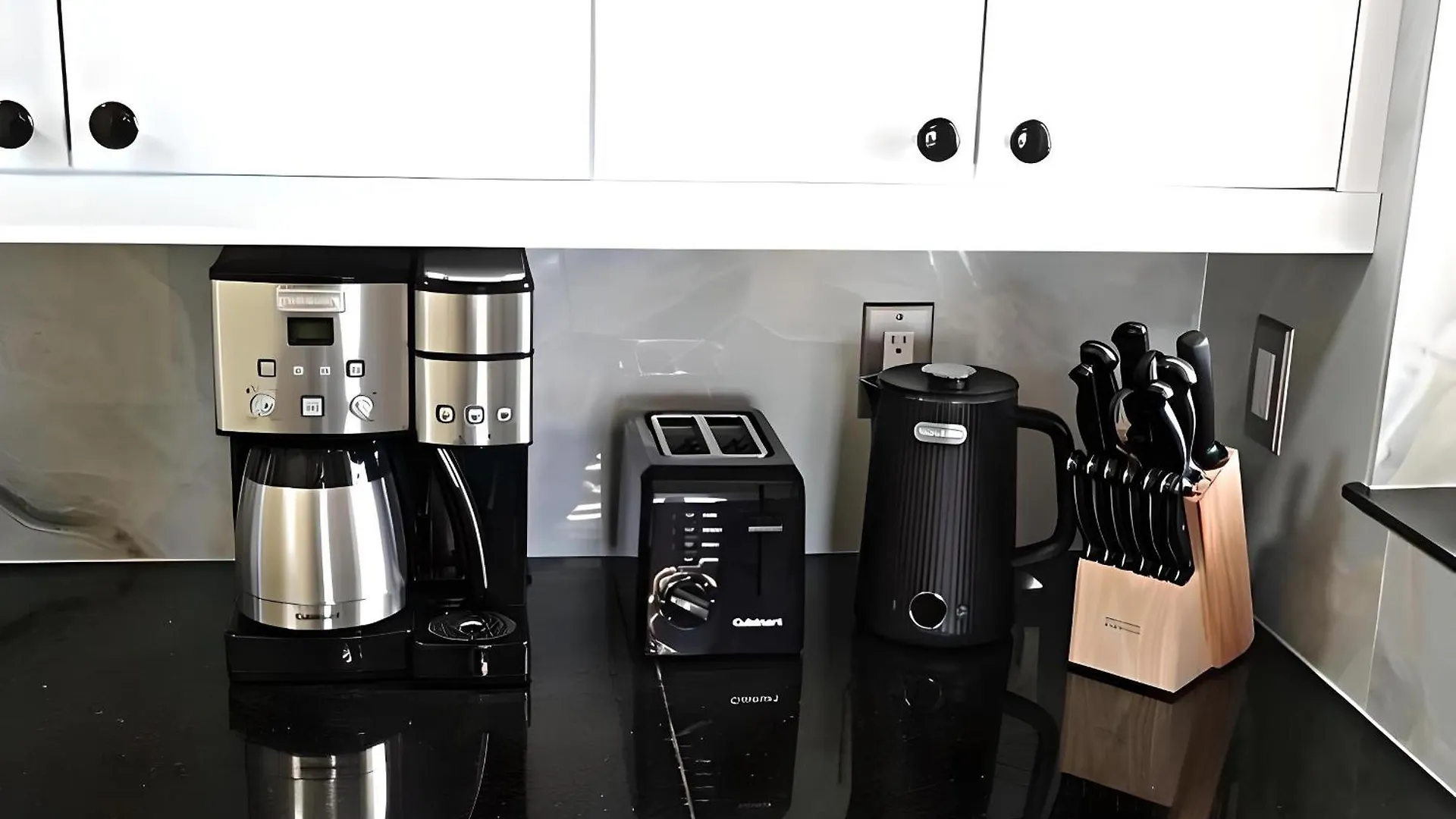 Lovely Apartment Near Beach, Downtown, 24H Security, Pool 拿骚