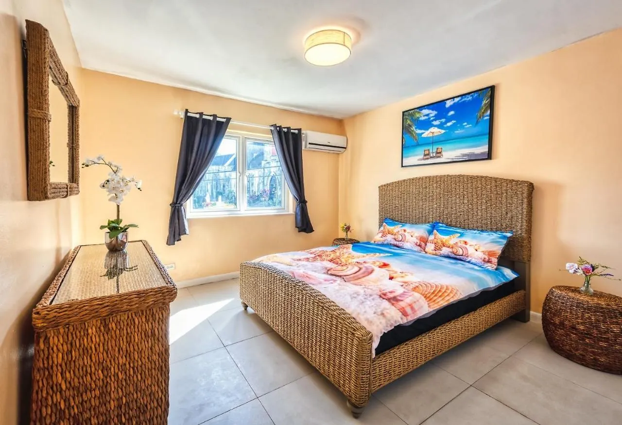 Lovely Apartment Near Beach, Downtown, 24H Security, Pool Nassau
