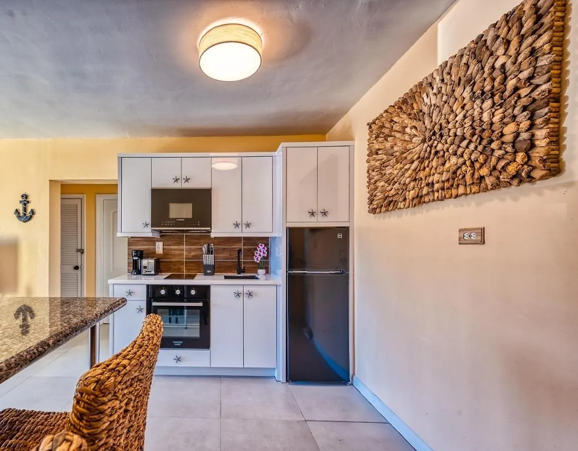 Lovely Apartment Near Beach, Downtown, 24H Security, Pool Nassau 0*,