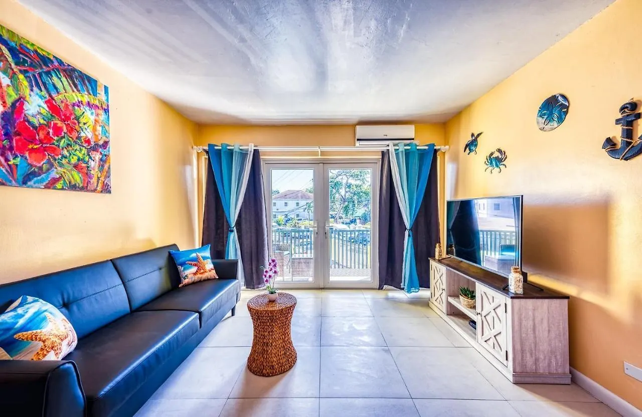 Lovely Apartment Near Beach, Downtown, 24H Security, Pool Nassau