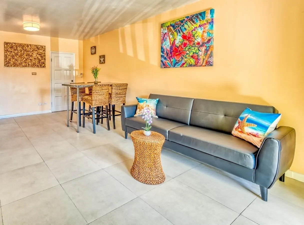 Lovely Apartment Near Beach, Downtown, 24H Security, Pool Nassau 0*,  Bahamas