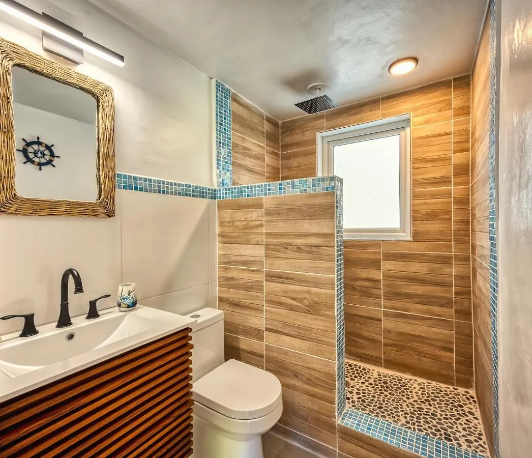 Lovely Apartment Near Beach, Downtown, 24H Security, Pool Nassau Bahamas