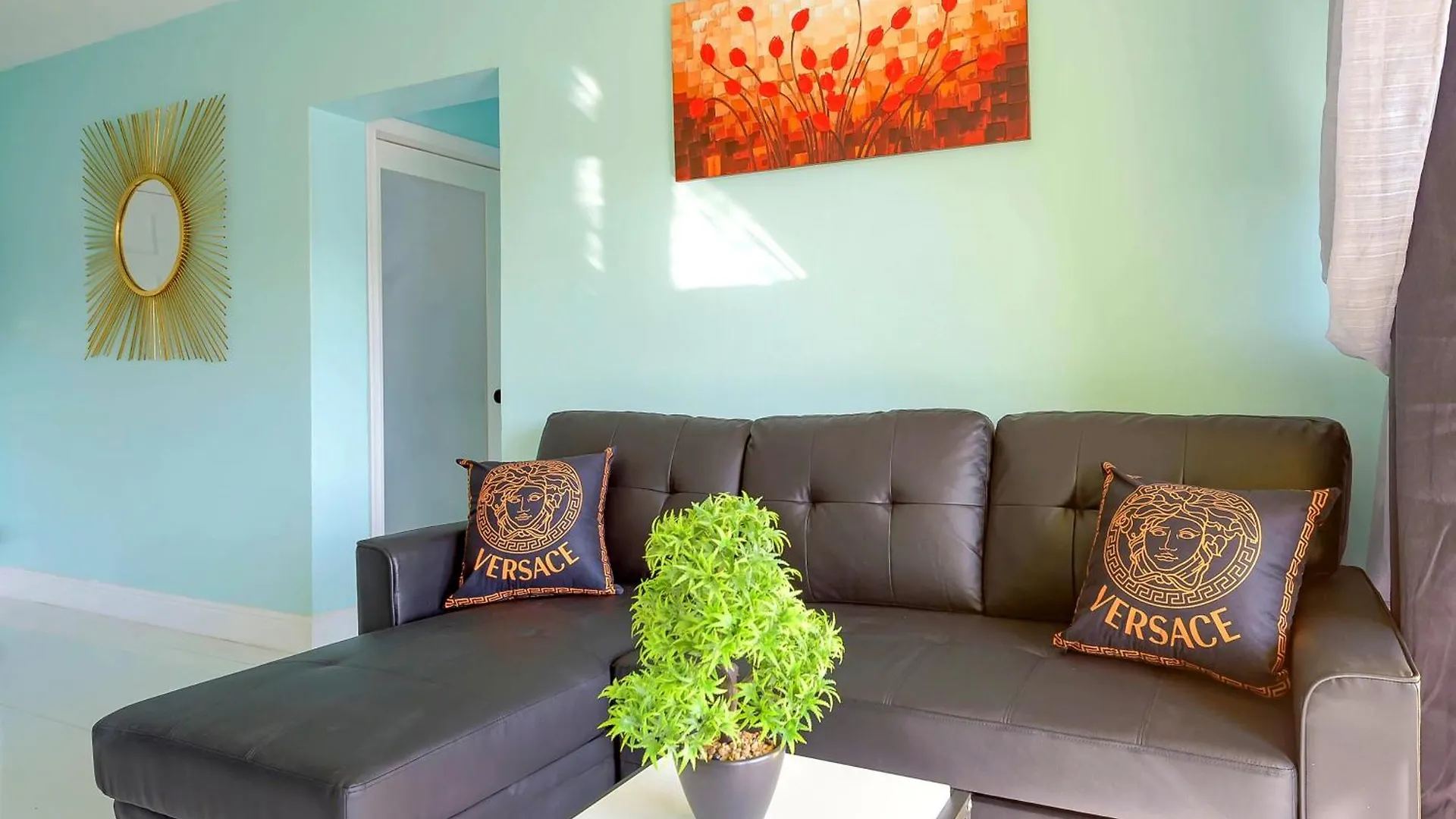 Lovely Apartment Near Beach, Downtown, 24H Security, Pool Nassau