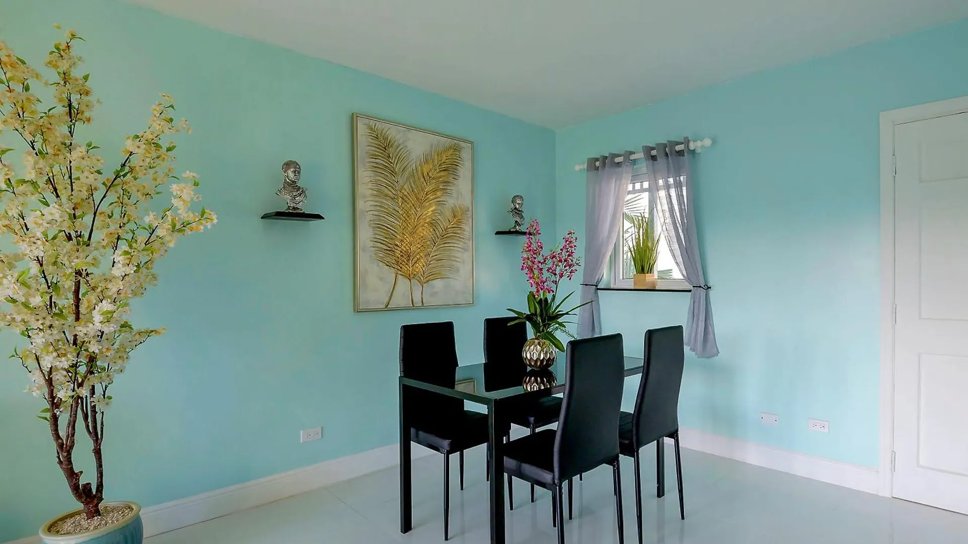 Lovely Apartment Near Beach, Downtown, 24H Security, Pool Nassau