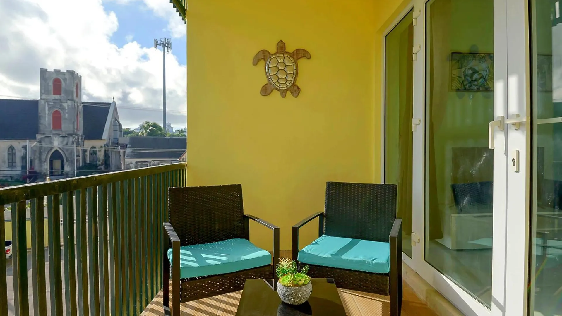 Lovely Apartment Near Beach, Downtown, 24H Security, Pool Nassau