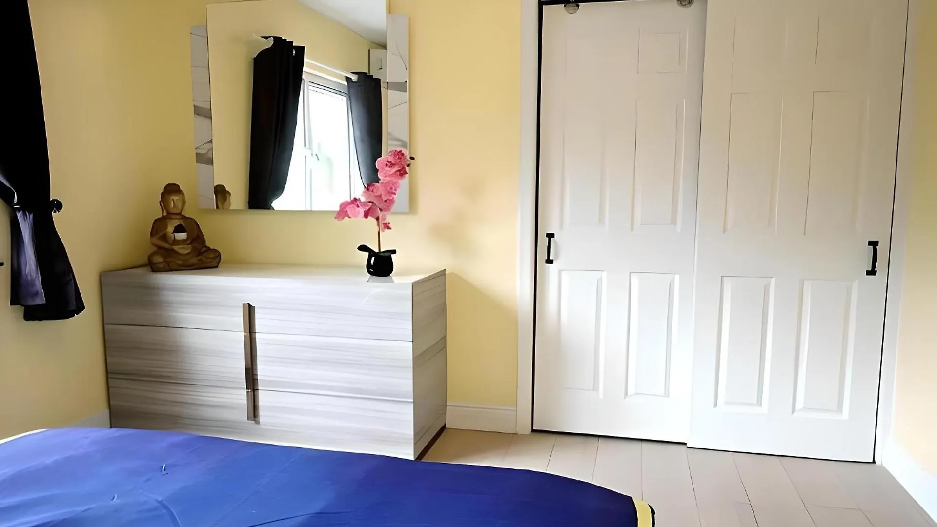 Lovely Apartment Near Beach, Downtown, 24H Security, Pool Nassau