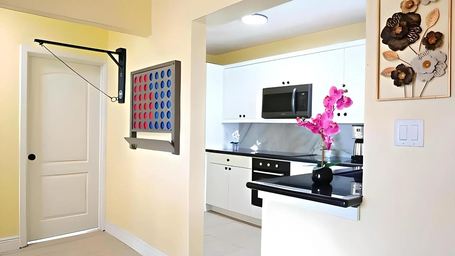 Lovely Apartment Near Beach, Downtown, 24H Security, Pool Nassau